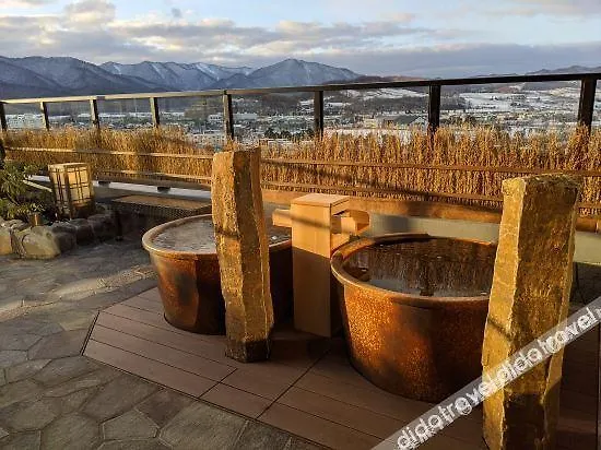 La Vista Furano Hills Hot Springs Hotel 3*,